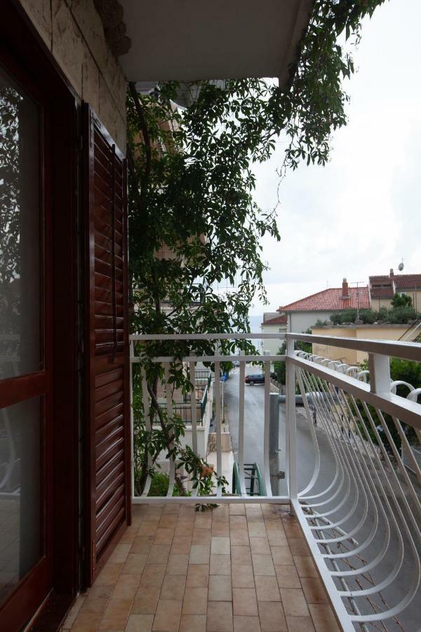Apartmani Tina Podgora Exterior photo