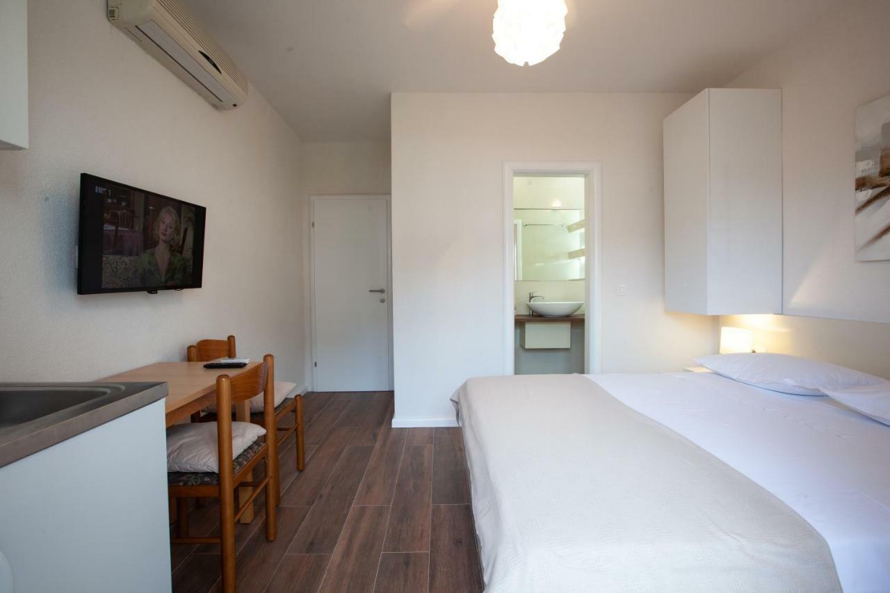 Apartmani Tina Podgora Exterior photo