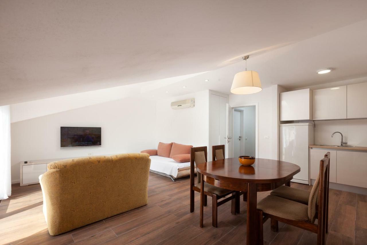 Apartmani Tina Podgora Exterior photo